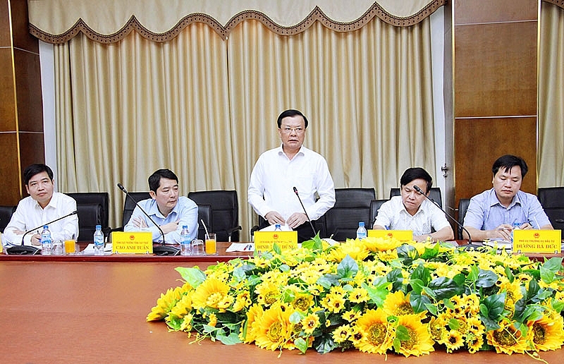 Bộ trưởng Đinh Tiến Dũng phát biểu tại buổi làm việc với lãnh đạo tỉnh Quảng Trị chiều ngày 23/7. 
