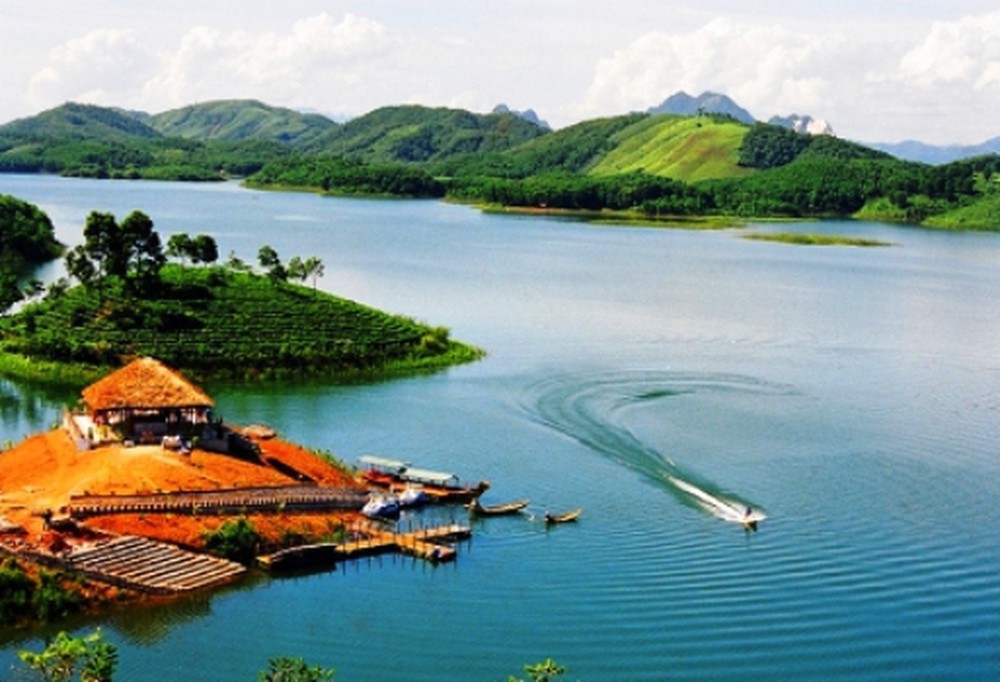 Vùng hồ Thác Bà (huyện Yên Bình, tỉnh Yên Bái) có nhiều tiềm năng để phát triển kinh tế. 