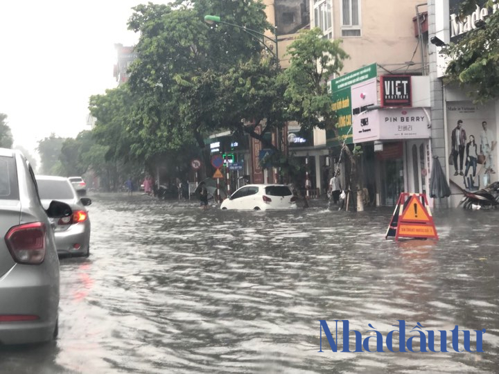  Hà Nội ngập lụt sau cơn mưa lớn.