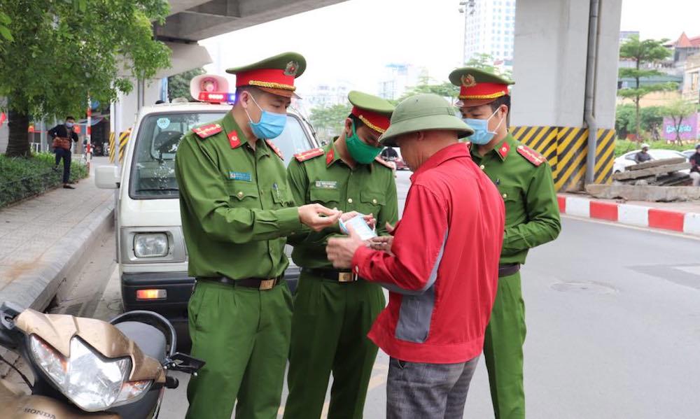 Hà Nội xử phạt hơn 1,5 tỷ đồng trong 3 ngày đầu giãn cách xã hội.  Ảnh: Hanoimoi.