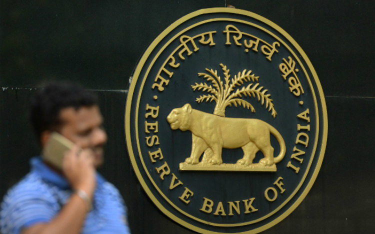  Với đợt cắt giảm lãi suất lần thứ tư trong năm nay, Ngân hàng Dự trữ Ấn Độ (RBI) đã hạ lãi suất cơ bản đồng Rupee 0,35 điểm phần trăm, xuống còn 5,4%.