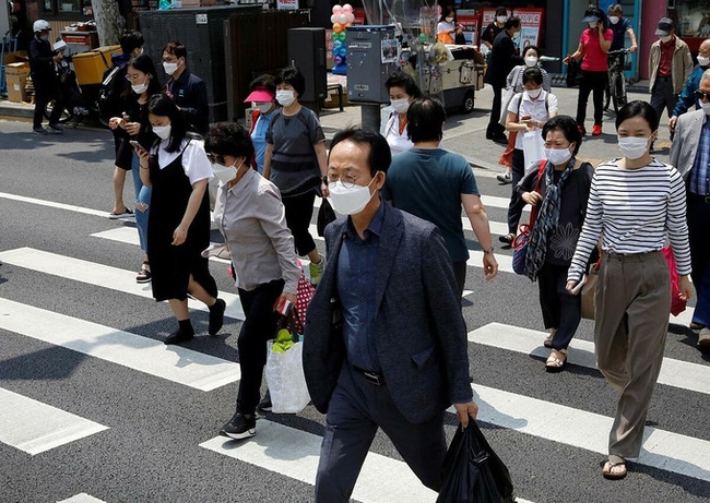 Hàn Quốc đã siết chặt hơn các biện pháp hạn chế nhằm ngăn chặn số ca lây nhiễm của làn sóng dịch COVID-19 lần thứ tư. (Nguồn: Reuters)