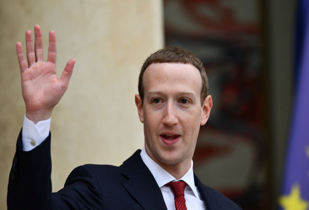  Nhà sáng lập và Giám đốc điều hành của Facebook Mark Zuckerberg rời đi sau cuộc gặp với Tổng thống Pháp Emmanuel Macron tại Cung điện Elysee ở Paris, Pháp vào ngày 10/5/2019. 
