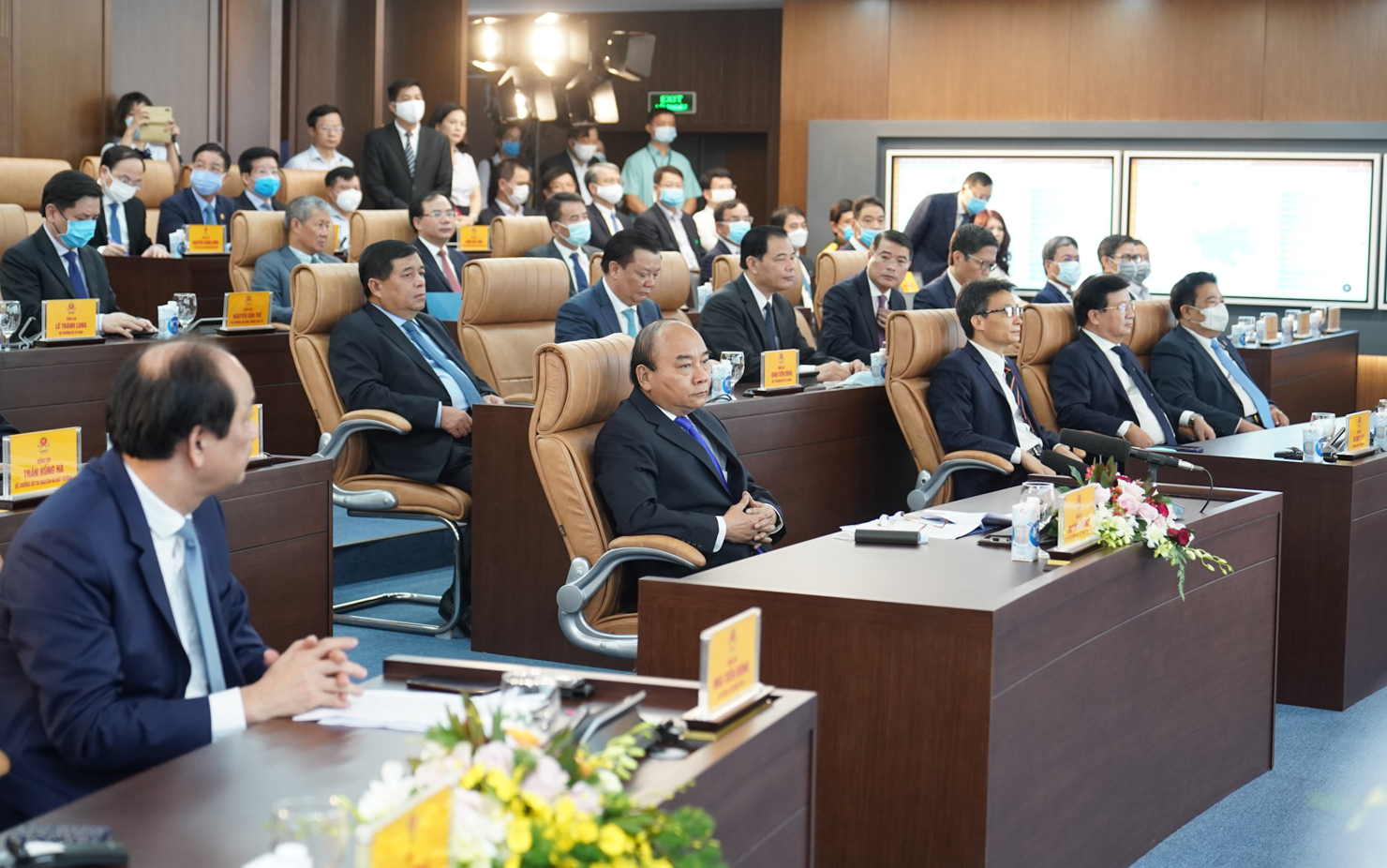 Thủ tướng Nguyễn Xuân Phúc cùng các đại biểu tham dự lễ khai trương. Ảnh: VGP/Quang Hiếu