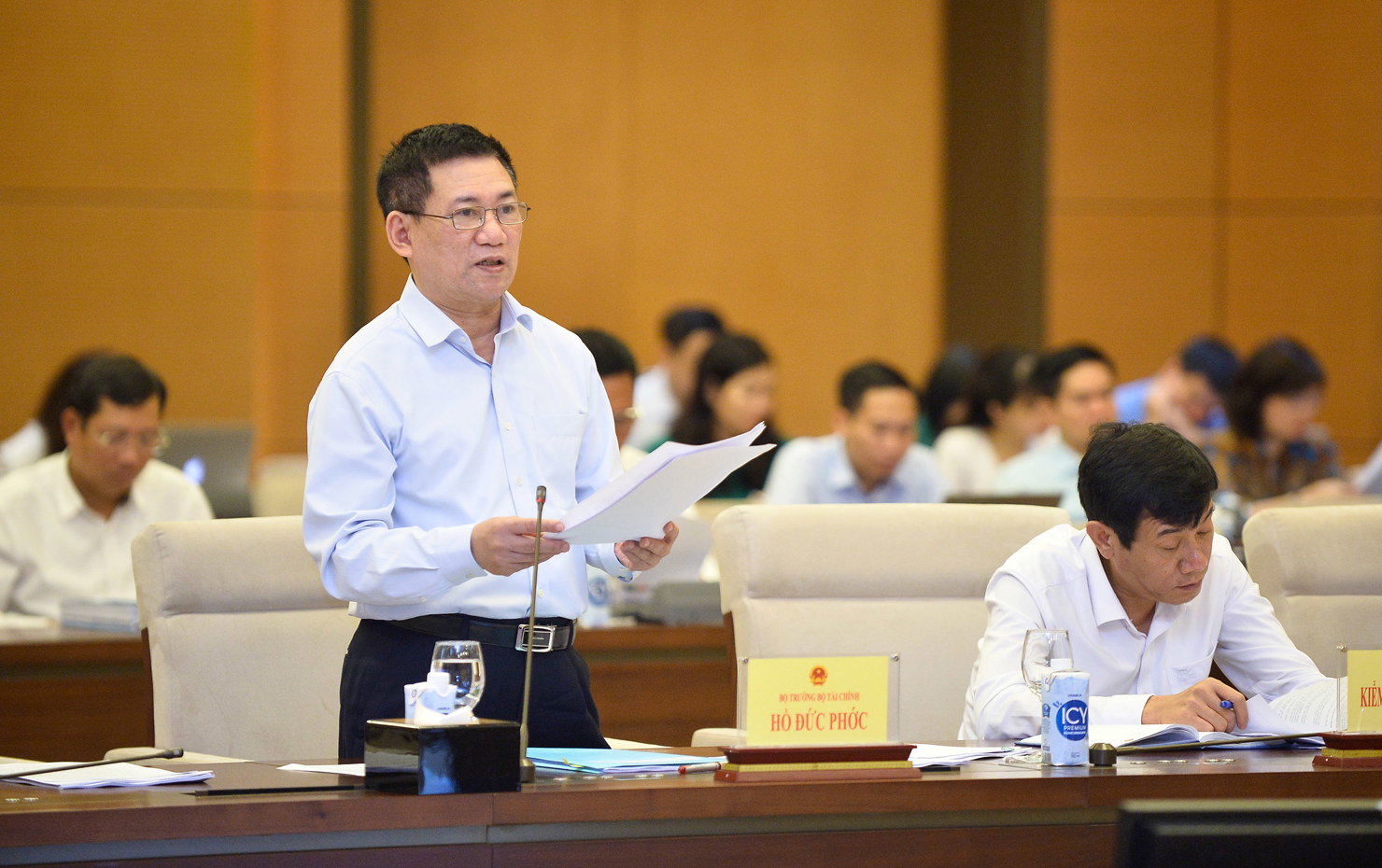 Bộ trưởng Bộ Tài chính Hồ Đức Phớc trình bày Báo cáo về việc thực hiện chính sách pháp luật về thực hành tiết kiệm, chống lãng phí giai đoạn 2016-2021. Ảnh: QH