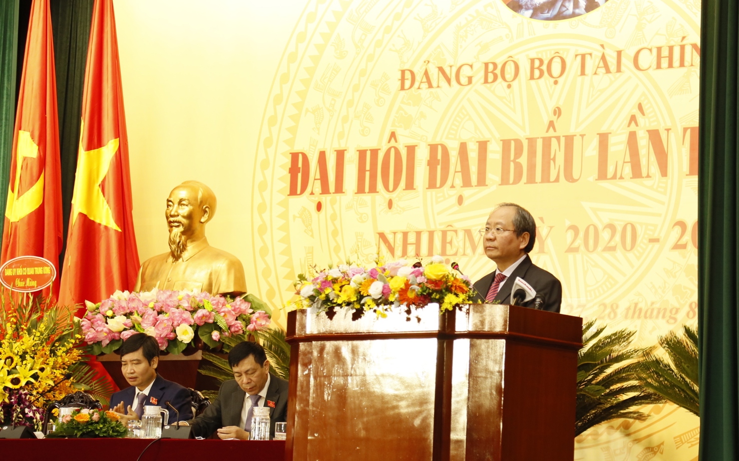 Bí thư Đảng uỷ Bộ Tài chính Đỗ Hoàng Anh Tuấn phát biểu khai mạc Đại hội.