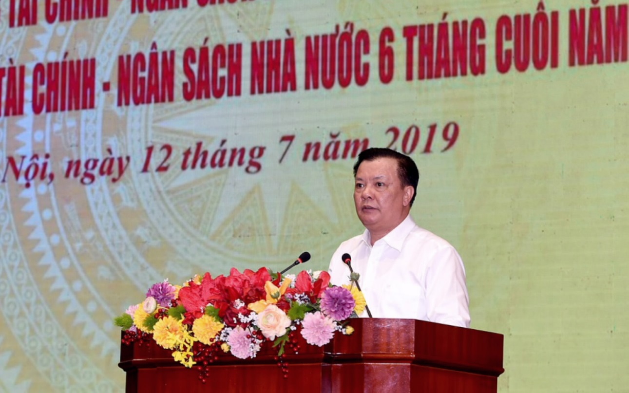  Bộ trưởng Đinh Tiến Dũng phát biểu về những định hướng của ngành Tài chính nhằm hoàn thành thắng lợi nhiệm vụ tài chính-ngân sách năm 2019 tại Hội nghị Sơ kết trực tuyến ngành Tài chính năm 2019. 