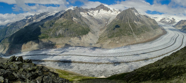 Sông băng lớn nhất dãy Alps ở Thụy Sĩ, Aletschgletscher đang tan chảy nhanh chóng và có thể biến mất hoàn toàn vào năm 2100. Ảnh: Geir Braathen