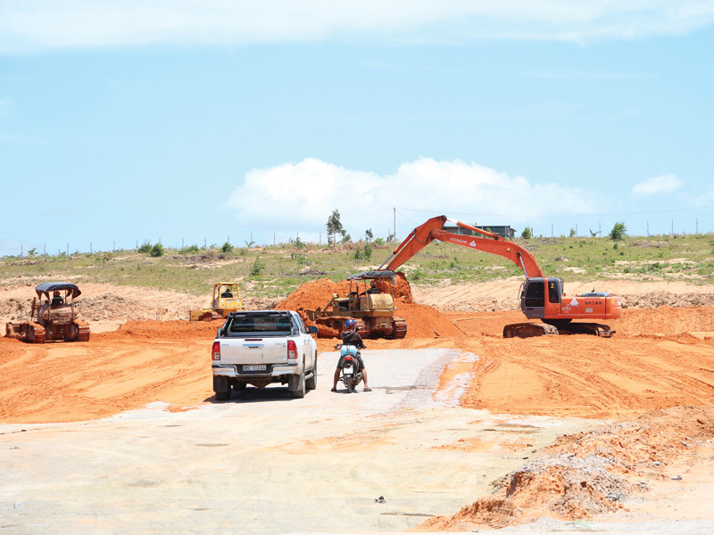 Dự án Sumer Land (Bình Thuận) đang hoàn tất san lấp mặt bằng để triển khai xây dựng. Ảnh: Trọng Tín