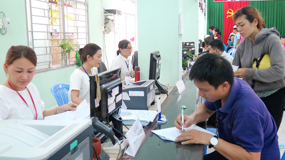 BHXH Việt Nam đề nghị BHXH các tỉnh, thành phố định kỳ kiểm tra, giám sát việc chi trả chế độ BHXH, trợ cấp thất nghiệp. Nguồn: internet