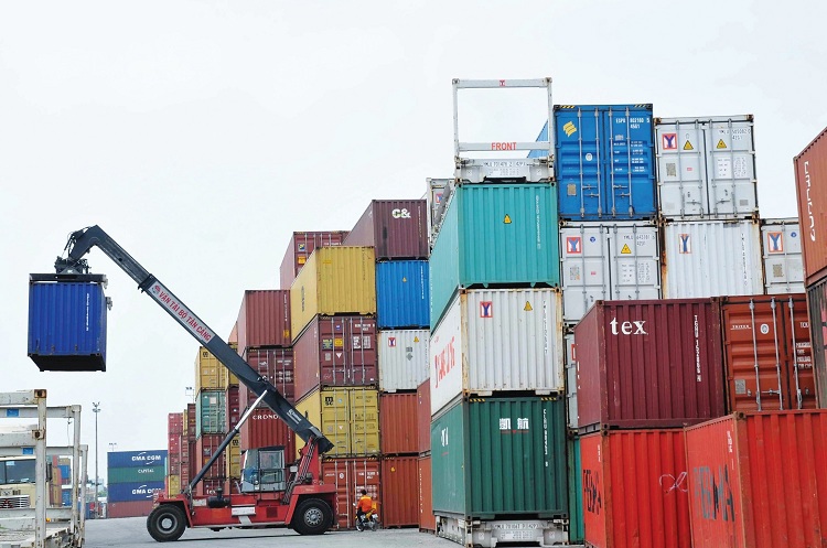 Tăng xuất khẩu hàng hóa vào Mỹ, Việt Nam đến gần hơn nguy cơ bị cáo buộc thao túng tiền tệ. Nguồn: internet