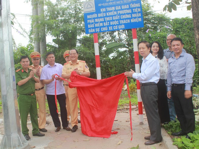 Khánh thành đèn tín hiệu giao thông tại huyện Văn Giang tỉnh Hưng Yên.