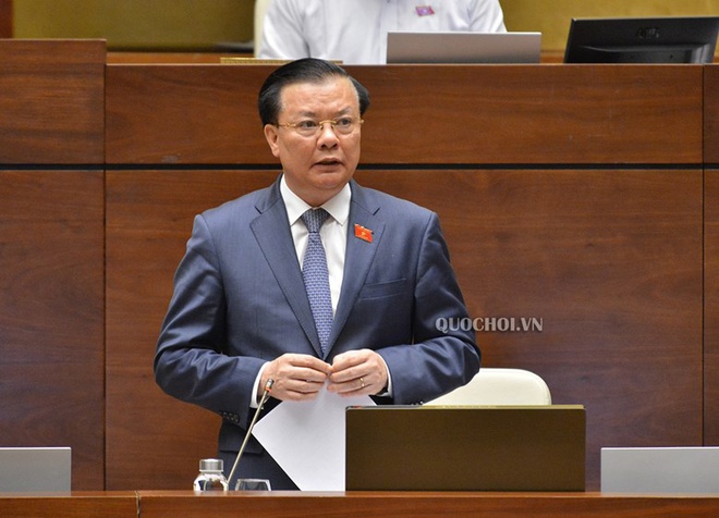 Bộ trưởng Tài chính Đinh Tiến Dũng báo cáo tại Quốc hội chiều 5/11. Ảnh: Quochoi.vn
