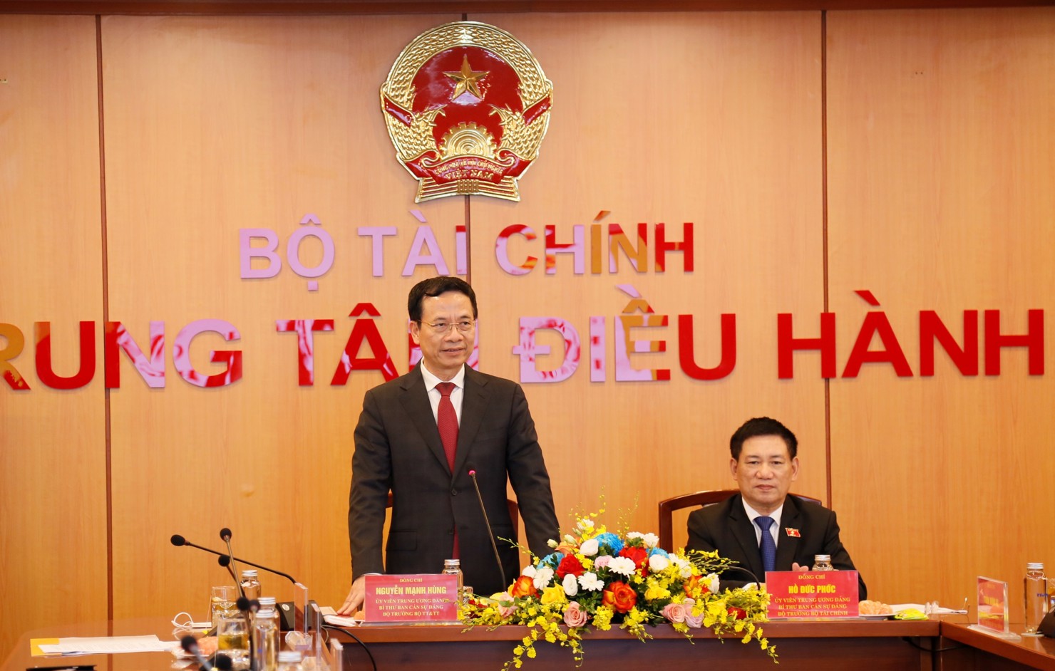 Bộ trưởng Bộ Th&ocirc;ng tin v&agrave; Truyền th&ocirc;ng Nguyễn Mạnh H&ugrave;ng ph&aacute;t biểu tại buổi lễ.