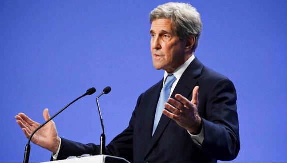  Đặc phái viên khí hậu Hoa Kỳ John Kerry phát biểu tại COP26 ở Glasgow, Anh ngày 10/11/2021 về hợp tác Mỹ-Trung chống biến đổi khí hậu. Ảnh: Reuters 