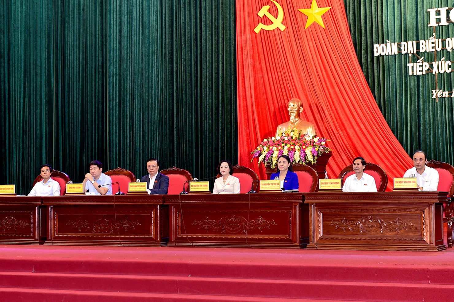 Đoàn đại biểu Quốc hội tỉnh Ninh Bình tiếp xúc với cử tri huyện Yên Khánh.
