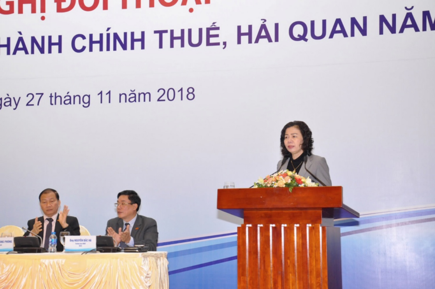 Thứ trưởng Bộ Tài chính Vũ Thị Mai phát biểu khai mạc Hội nghị. 