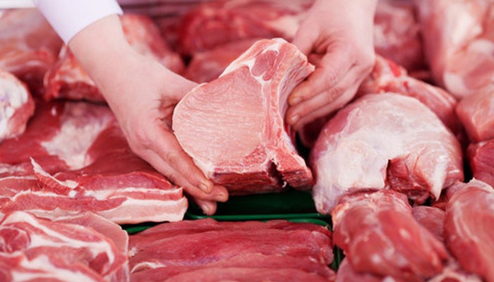  Việt Nam mỗi tháng thiếu 70.000 tấn lợn theo dự báo của Bộ Công Thương và Bộ Nông nghiệp và Phát triển Nông thôn.