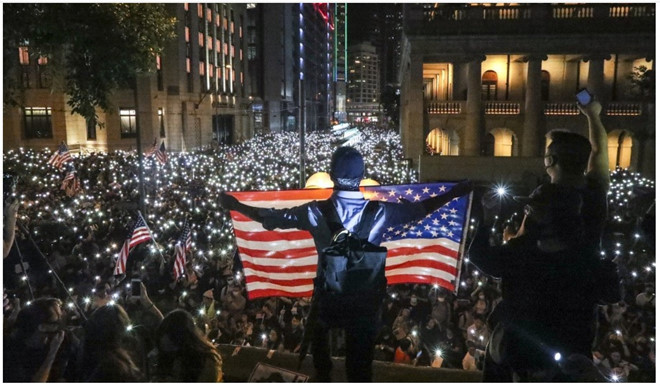  Hai dự luật ủng hộ người biểu tình ở Hồng Kông đã được Tổng thống Donald Trump thông qua.