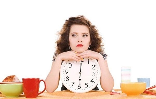 Bận rộn hay đang giảm cân là lý do khiến chúng ta thường bỏ qua bữa sáng. Nguồn: internet
