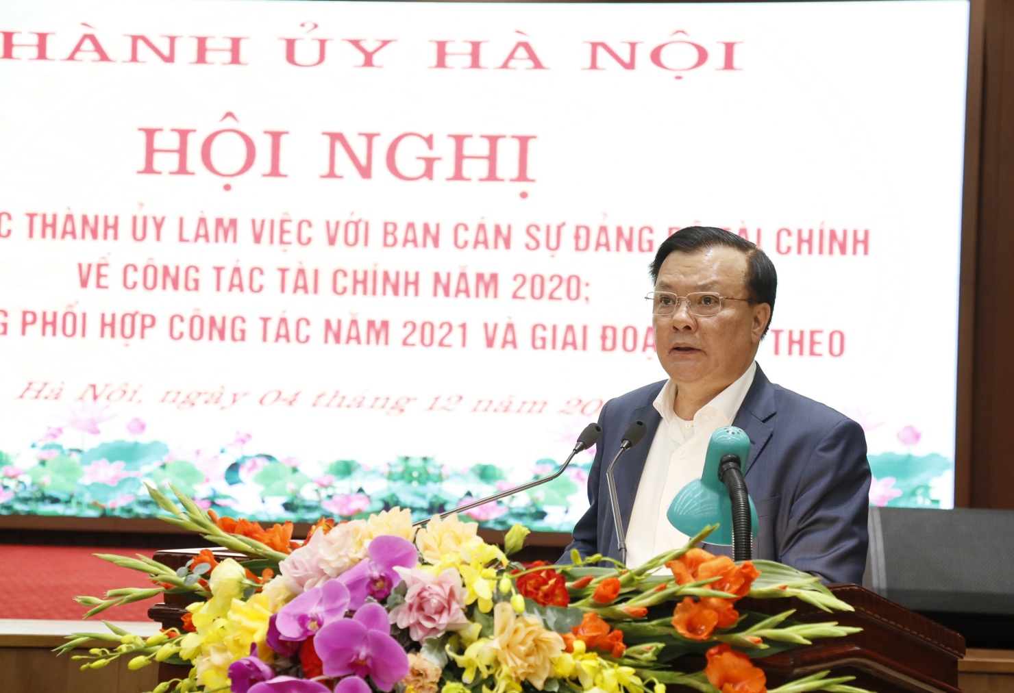 Bộ trưởng Bộ Tài chính Đinh Tiến Dũng phát biểu tại hội nghị.