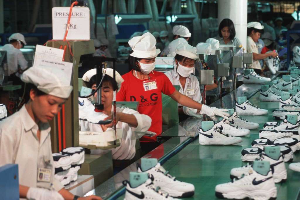 Adidas và Nike đều đang gia tăng sản xuất tại Việt Nam. Nguồn: internet