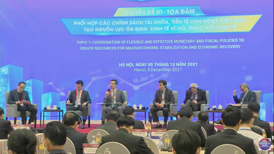 Thứ trưởng Bộ Tài chính Võ Thành Hưng phát biểu tại "Diễn đàn Kinh tế Việt Nam 2021: Phục hồi và phát triển bền vững"..