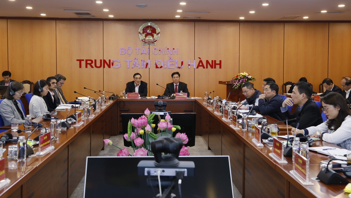 Thứ trưởng Bộ Tài chính Trần Xuân Hà chủ trì hội nghị.