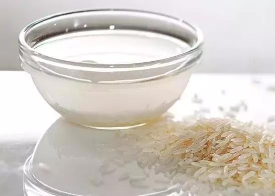 Nước gạo đúng là có chứa các khoáng chất giúp bảo vệ và phục hồi làn da. Nguồn: internet
