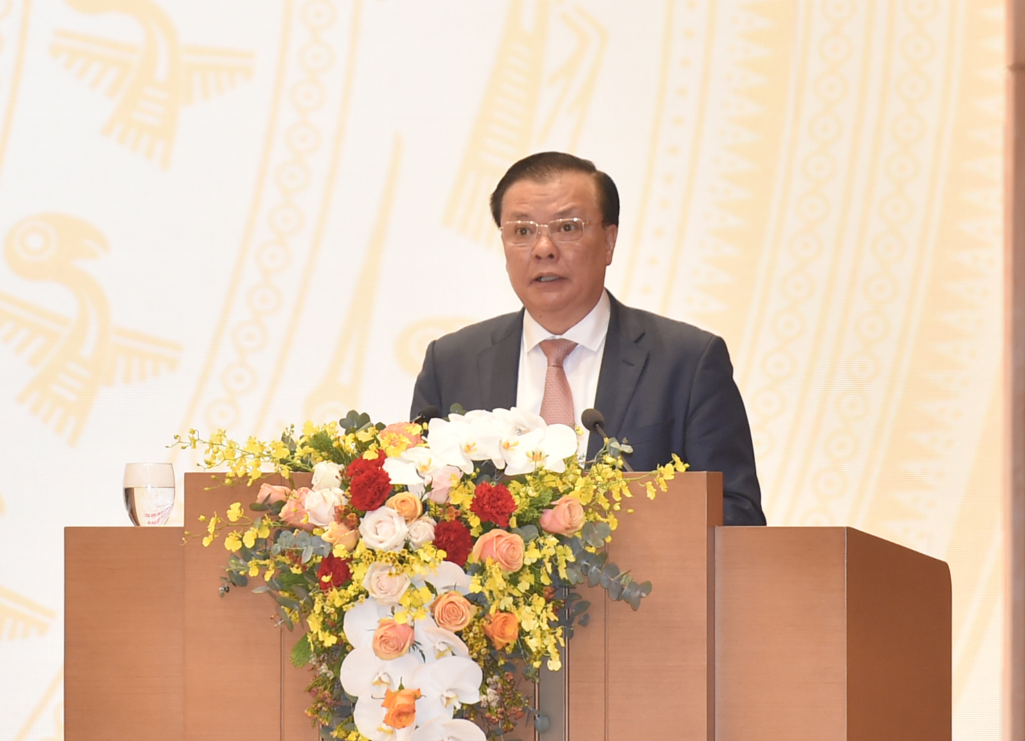 Bộ trưởng Tài chính Đinh Tiến Dũng phát biểu tại Hội nghị. Ảnh: VGP