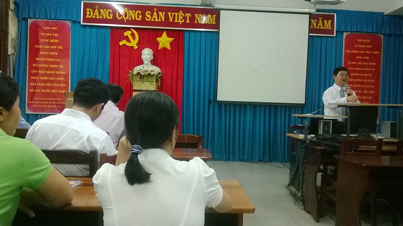 TS. Hồ Đông, Phó Giám đốc Trường Bồi dưỡng cán bộ tài chính phân hiệu miền Nam phát biểu tại Lễ Khai giảng. Nguồn: FinancePlus.vn