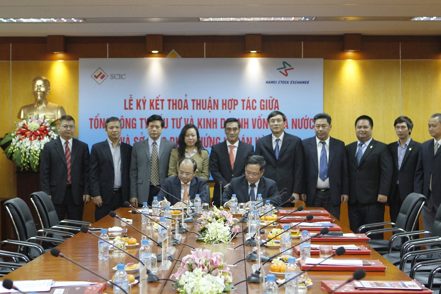 Lễ ký kết Biên bản ghi nhớ hợp tác giữa HNX và SCIC dưới sự chứng kiến của Thứ trưởng Bộ Tài chính Trần Xuân Hà và đại diện các cơ quan hữu quan. Nguồn: FinancePlus.vn