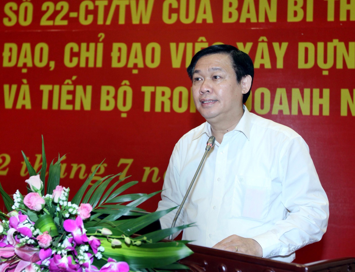 Đồng chí Vương Đình Huệ phát biểu tại Hội nghị. Nguồn: financeplus.vn