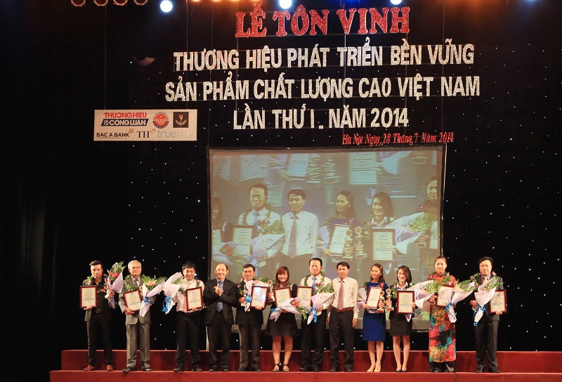 Bảo Việt cam kết đem lại những dịch vụ trượt trội cho khách hàng với khẩu hiệu “Niềm tin vững chắc, cam kết vững bền”. Nguồn: internet