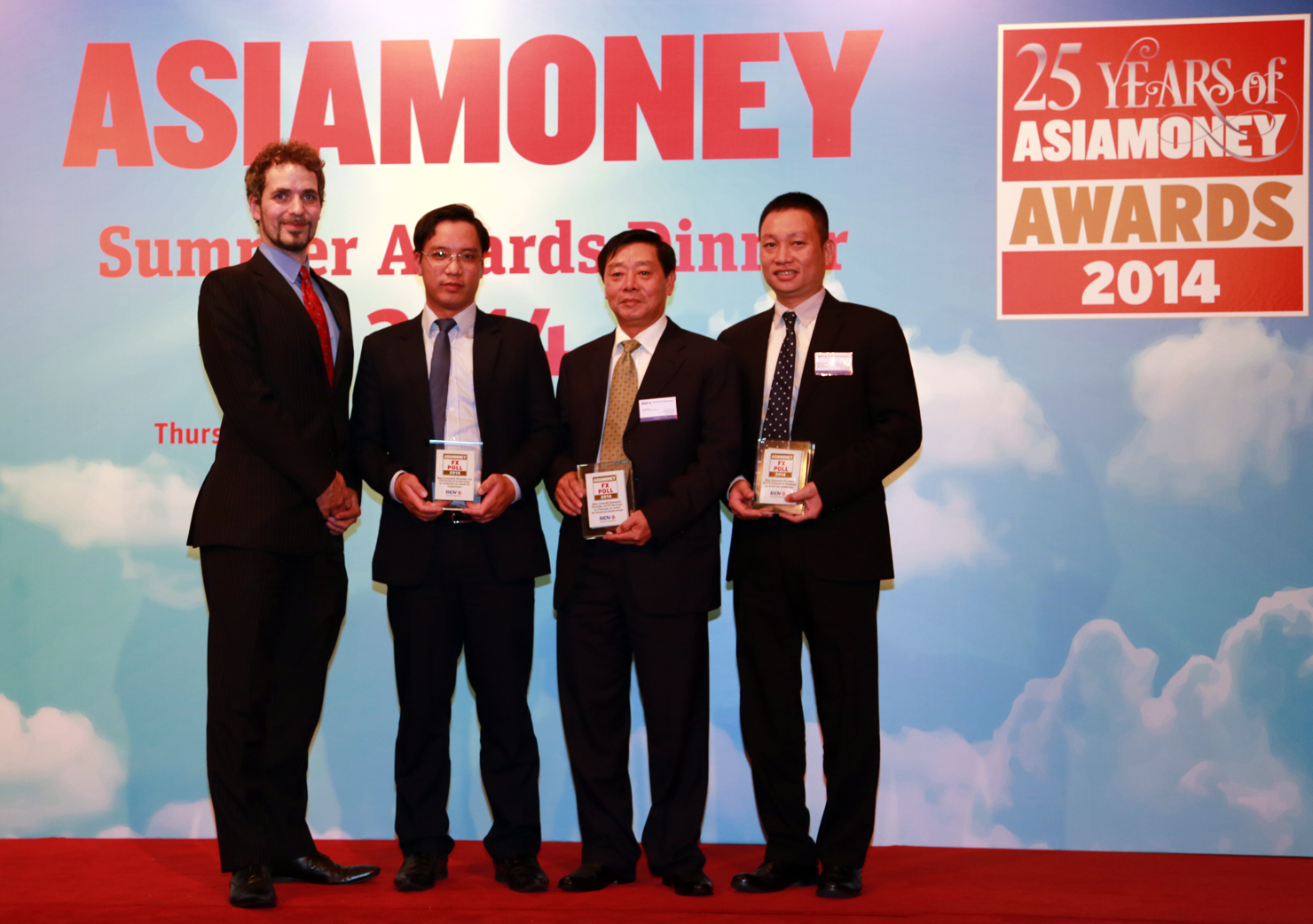 BIDV lần thứ 5 nhận giải thưởng quốc tế danh tiếng “Ngân hàng cung cấp sản phẩm, dịch vụ ngoại hối tốt nhất Việt Nam” do Tạp chí Asiamoney trao tặng. Nguồn: internet