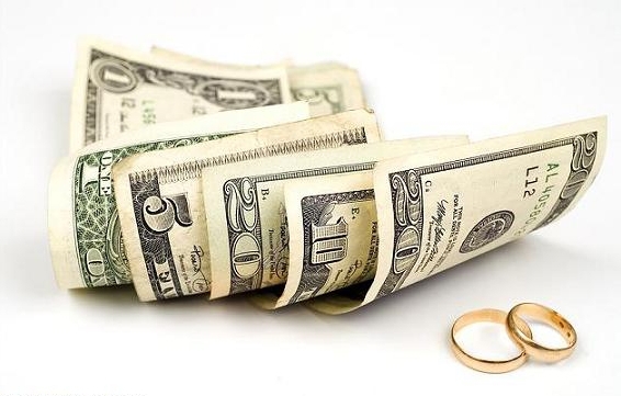 Cần công khai các vấn đề tiền bạc cá nhân trước khi kết hôn. Nguồn: internet