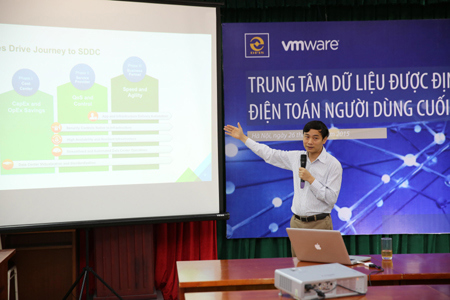 Chuyên gia cao cấp VMWare Việt Nam Lê Ngọc Lam trình bày tại Hội thảo. Nguồn: internet