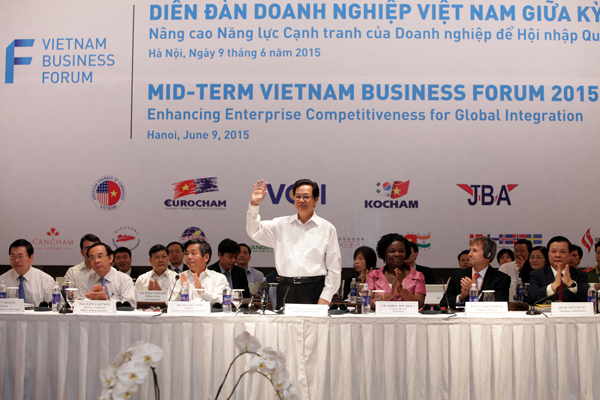 Thủ tướng Nguyễn Tấn Dũng tại Diễn đàn Doanh nghiệp Việt Nam giữa kỳ 2015. Nguồn: internet