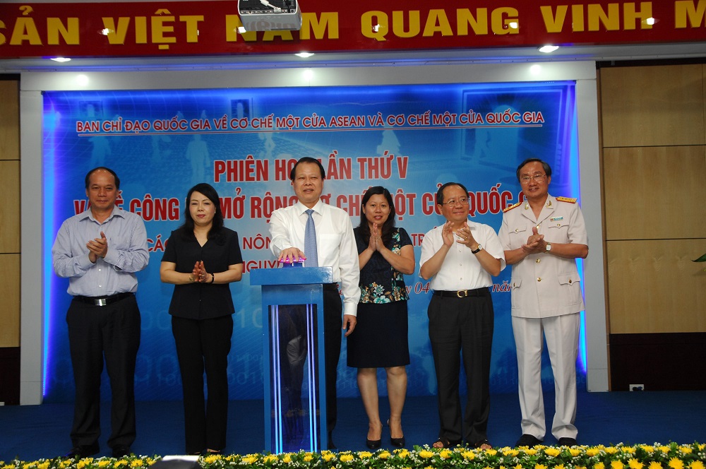 Phó Thủ tướng Chính phủ Vũ Văn Ninh đã nhấn nút chính thức kết nối cơ chế một cửa quốc gia (NSW). Nguồn: internet