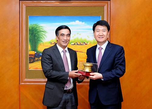 Thứ trưởng Trần Xuân Hà và Ông Kim Chang Soo tại buổi làm việc. Nguồn: internet