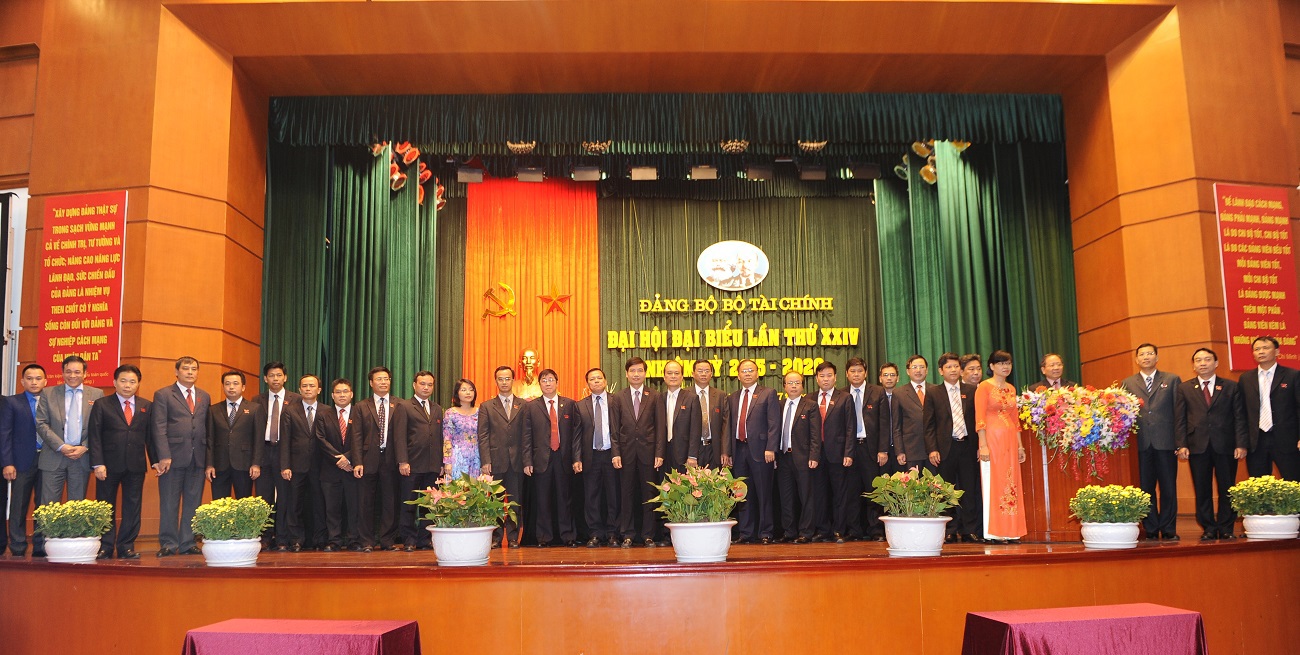 Ban Chấp hành Đảng bộ Bộ Tài chính khóa XXIV ra mắt Đại hội.