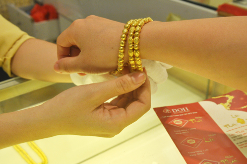 Nhu cầu mua vàng nữ trang đang gia tăng khi giá xuống thấp. Nguồn: internet