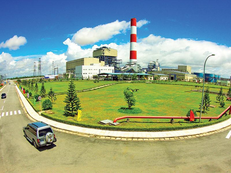 Nhiều nhà máy tại Trung tâm Điện lực Ô Môn chậm tiến độ, gây thiếu hụt nguồn cấp điện cho khu vực miền Nam. 