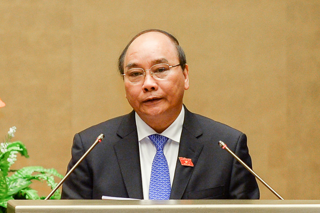 Phó Thủ tướng Nguyễn Xuân Phúc báo cáo trước Quốc hội.