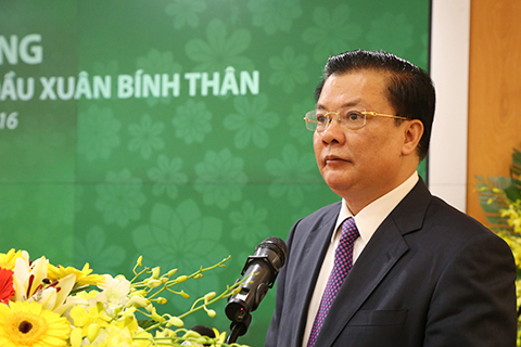Bộ trưởng Bộ Tài chính Đinh Tiến Dũng phát biểu tại Lễ đánh cồng sáng 15/2 tại HNX.