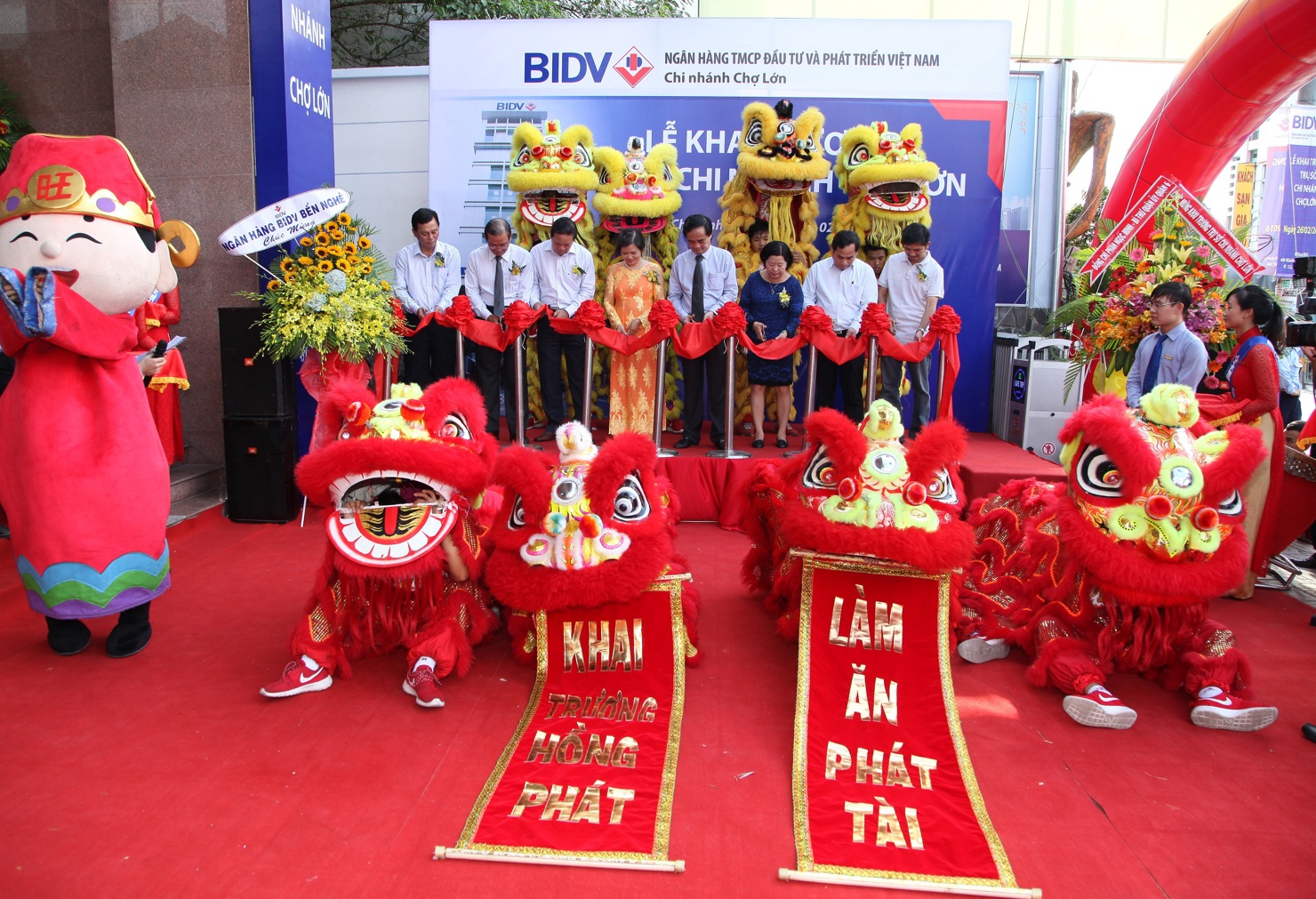 Lễ khai trương Trụ sở mới Chi nhánh BIDV Chợ Lớn tại địa chỉ số 49 Kinh Dương Vương, Phường 12, Quận 6, TP. Hồ Chí Minh. 