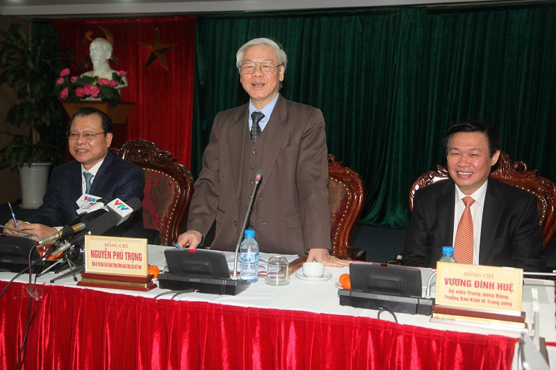 Tổng Bí thư Nguyễn Phú Trọng làm việc với Ban Kinh tế Trung ương, tháng 1/2014.