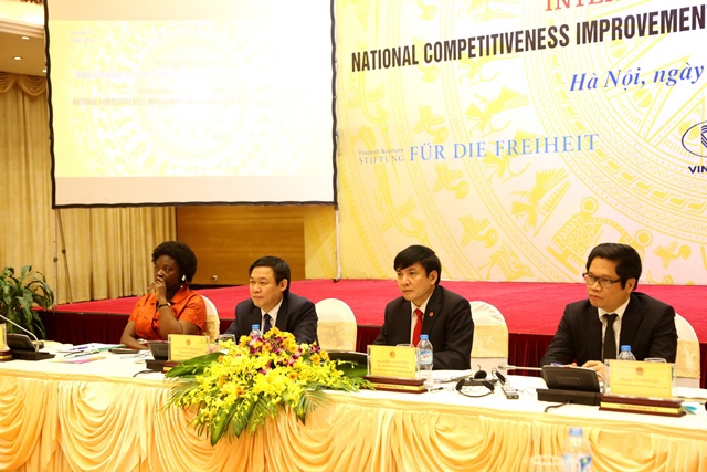 Đoàn chủ tọa Hội thảo quốc tế "Nâng cao năng lực cạnh tranh quốc gia và đổi mới, phát triển doanh nghiệp.
