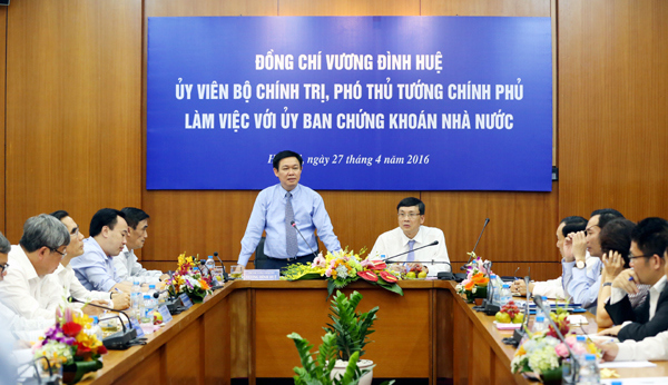 Phó Thủ tướng Vương Đình Huệ đã có buổi làm việc với Ủy ban Chứng khoán Nhà nước.