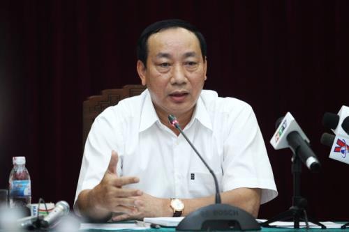 Thứ trưởng Bộ GTVT Nguyễn Hồng Trường khẳng định, việc tăng phí đối với các dự án BOT đang được thực hiện đúng theo lộ trình cam kết.